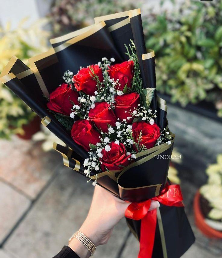 Autumn Gold warm peach roses with dried golden wheat in Ooty